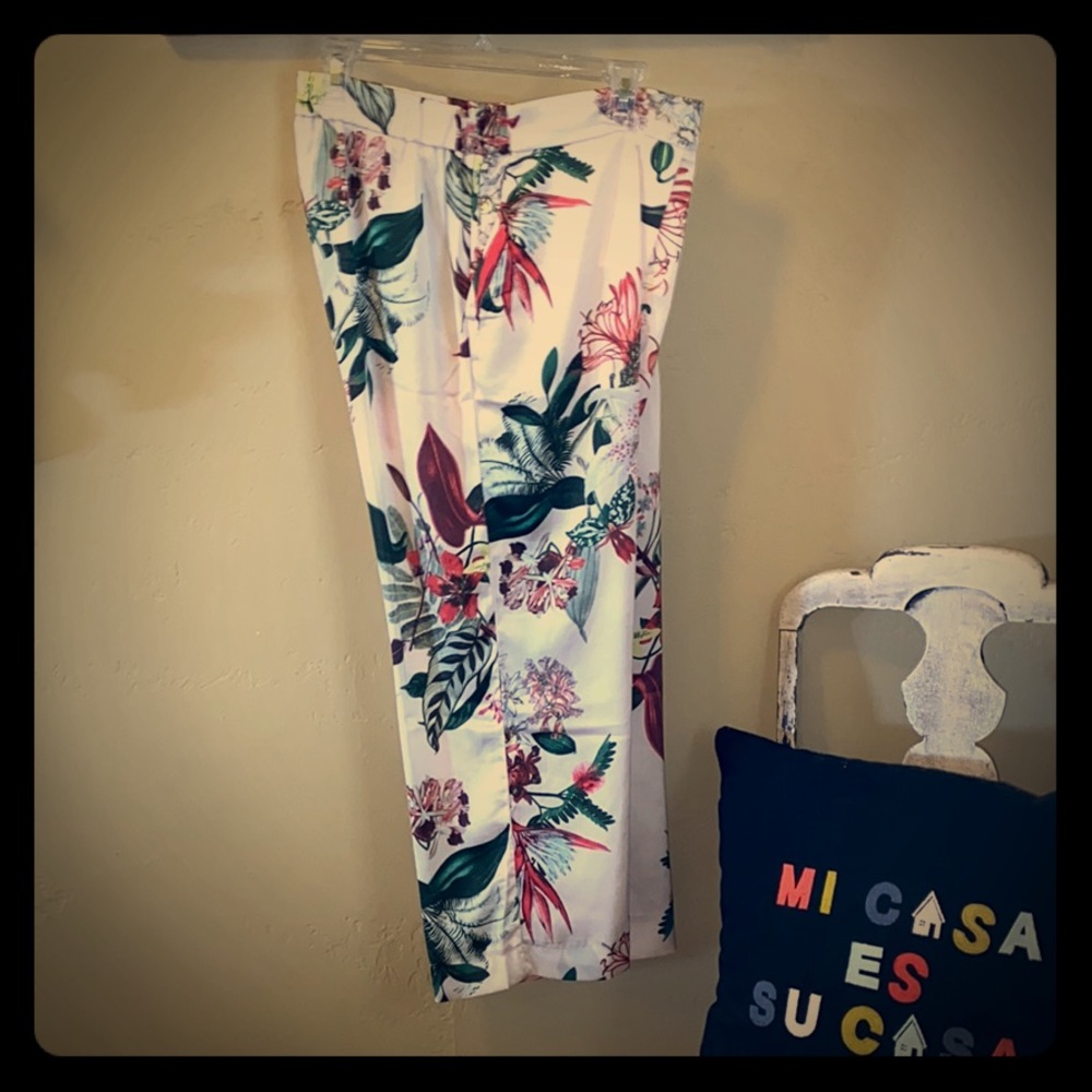 H&M floral pants with pockets and elastic back 10